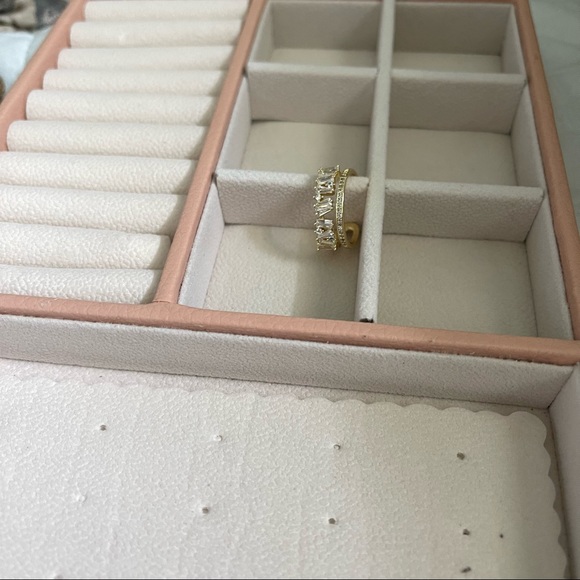 White Ring π₯₯ - Picture 4 of 6